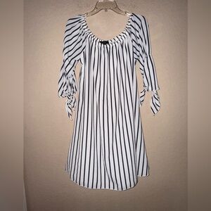 Love Ryan LA Black and White 3/4 Sleeve with cute ties shirt dress